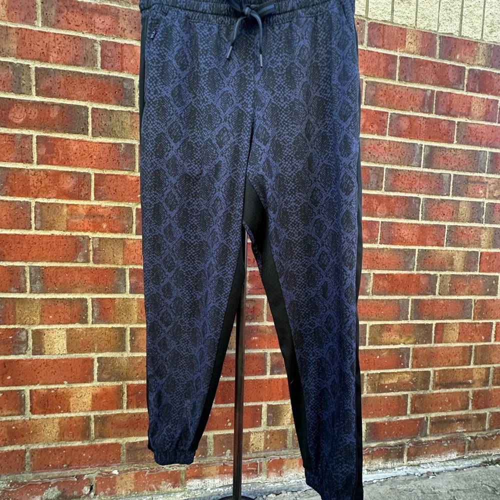 Athleta Brooklyn Jogger Semi-Fitted Snake-Print Navy Black Drawstring Gym Sport
